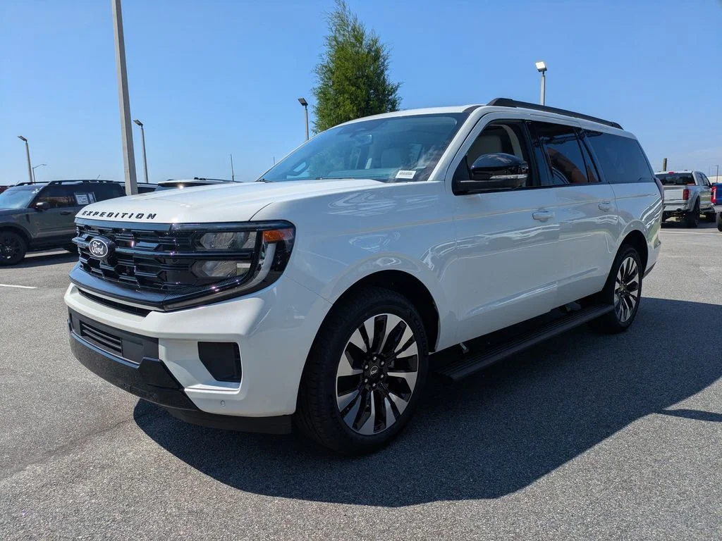 New 2027 Star White Metallic Tri-Coat Ford Platinum image 8
