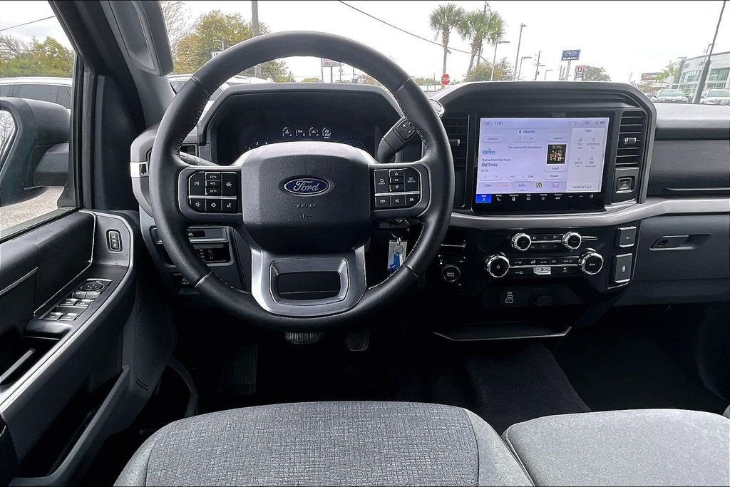 Used 2025 Blue Ford XLT image 8