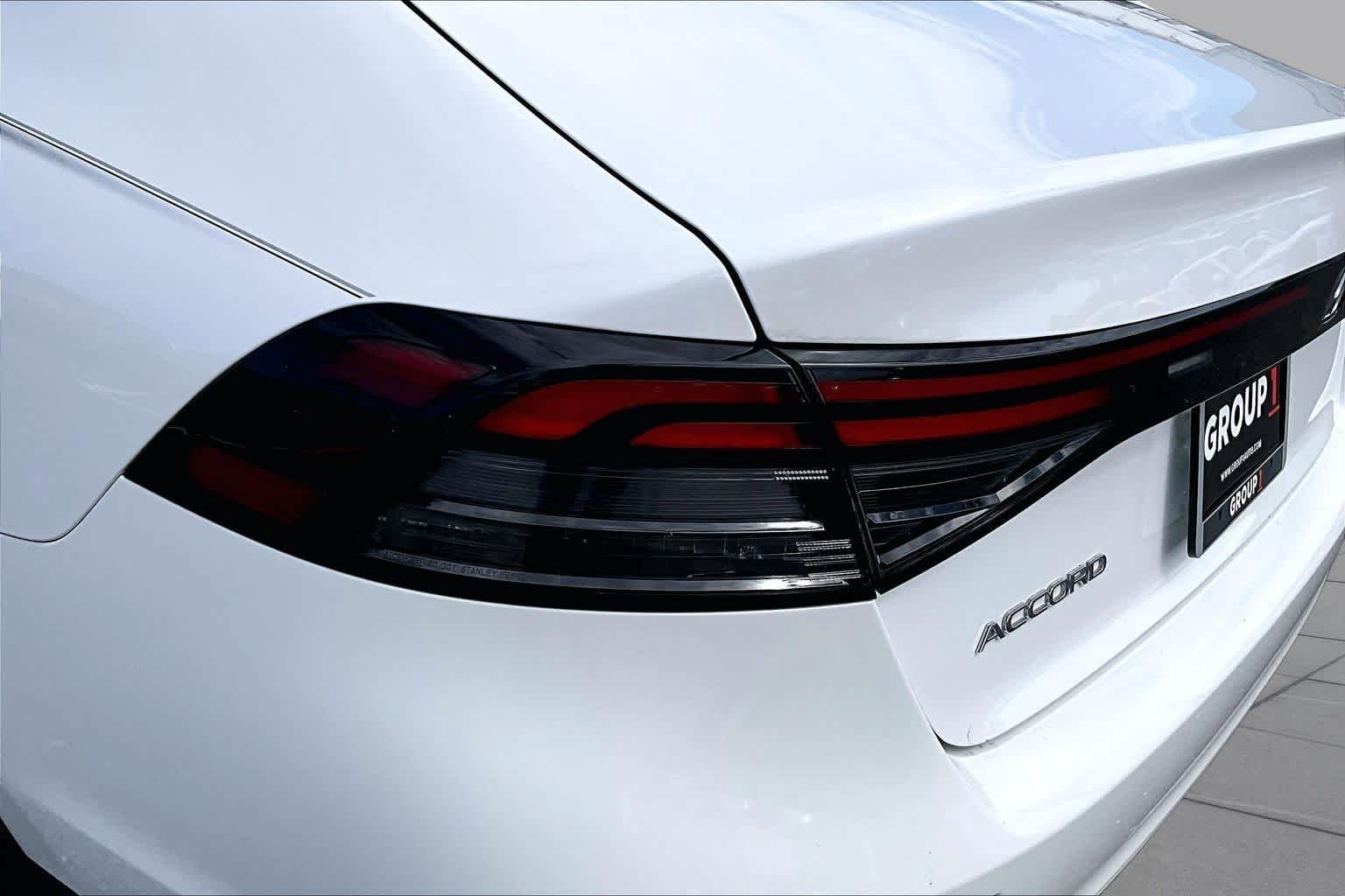 Used 2024 Platinum White Pearl Honda EX image 28