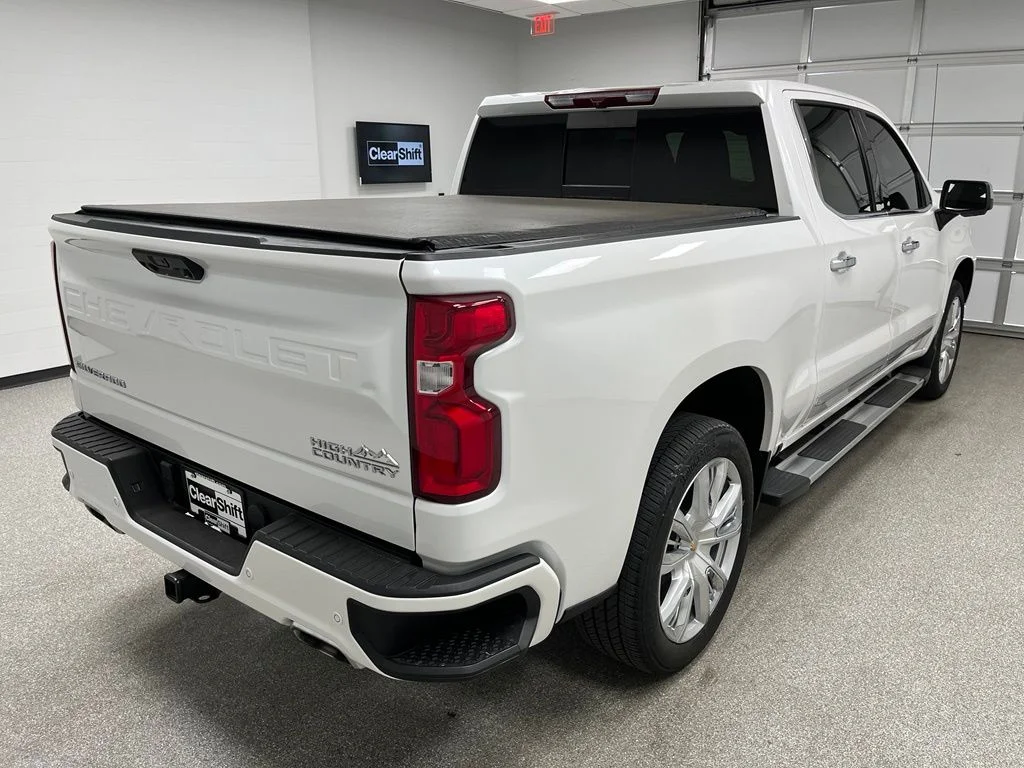 Used 2022 Beige Chevrolet High Country image 10