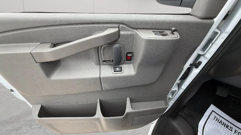Used 2025 Summit White Chevrolet 1LT image 25