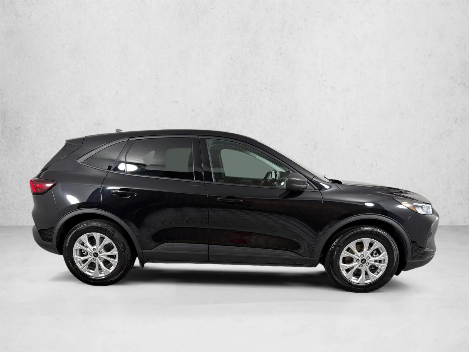 Used 2025 White Ford Active image 2