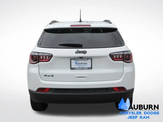 New 2026 Bright White Clear-Coat Exterior Paint Jeep Latitude image 3