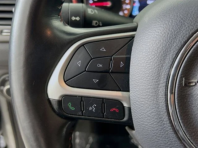 Used 2019 Silver Jeep Trailhawk image 13