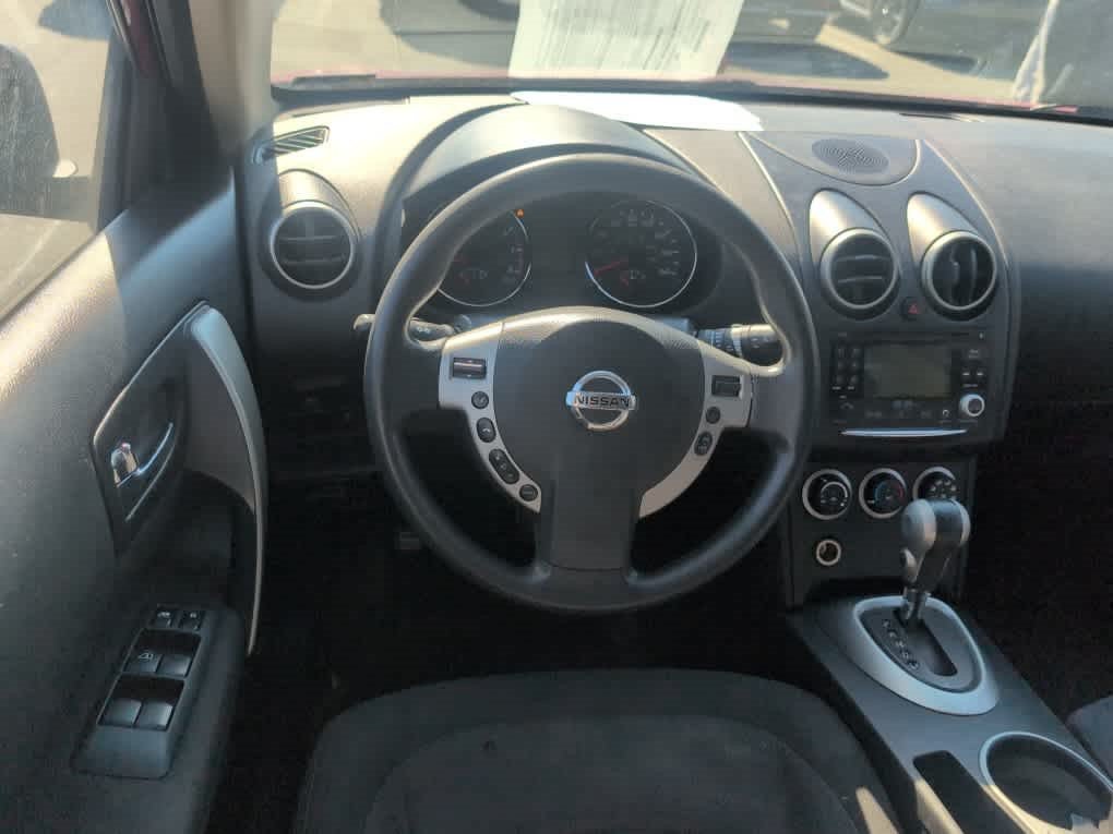 Used 2011 Cayenne Red Nissan SV image 7