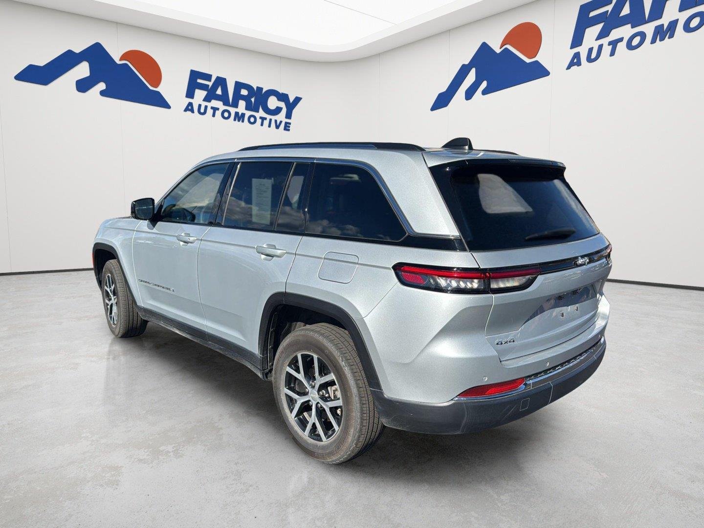 Used 2023 Silver Zynith Jeep Limited image 5