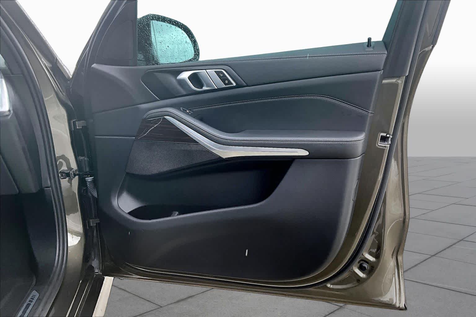 Used 2024 Manhattan Green Metallic BMW sDrive40i image 20