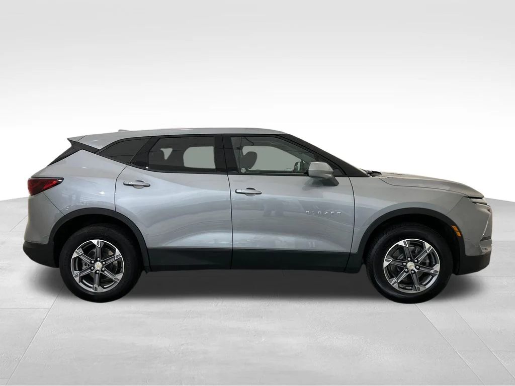 Used 2025 Gray Chevrolet LT image 6