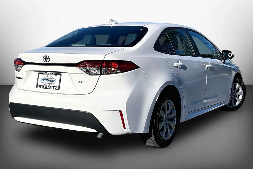 Used 2020 White Toyota LE image 6