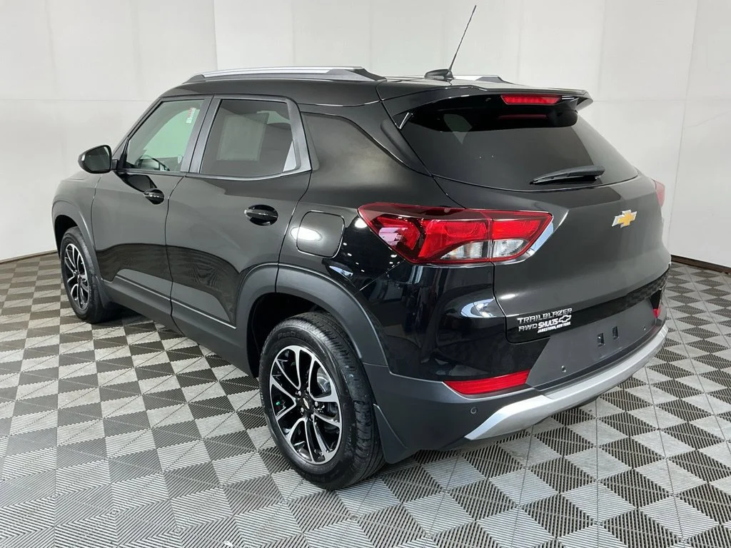 Used 2024 Mosaic Black Metallic Chevrolet LT image 13