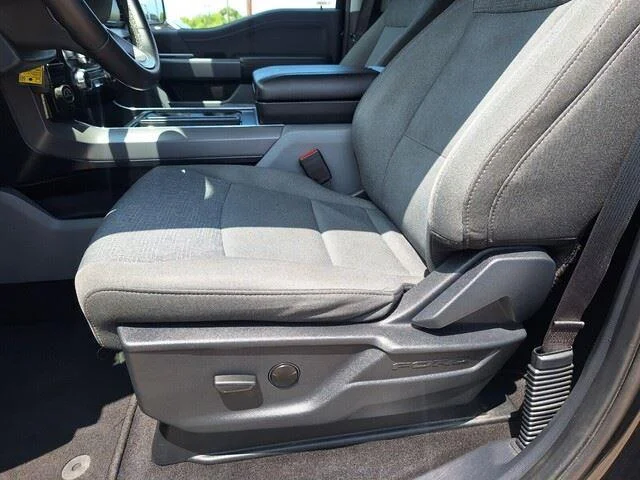 Used 2024 Agate Black Metallic Ford XLT image 10