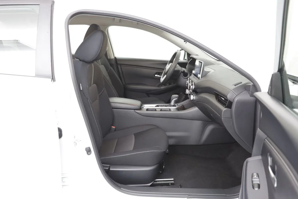 Used 2023 Aspen White Tricoat Nissan SV image 18