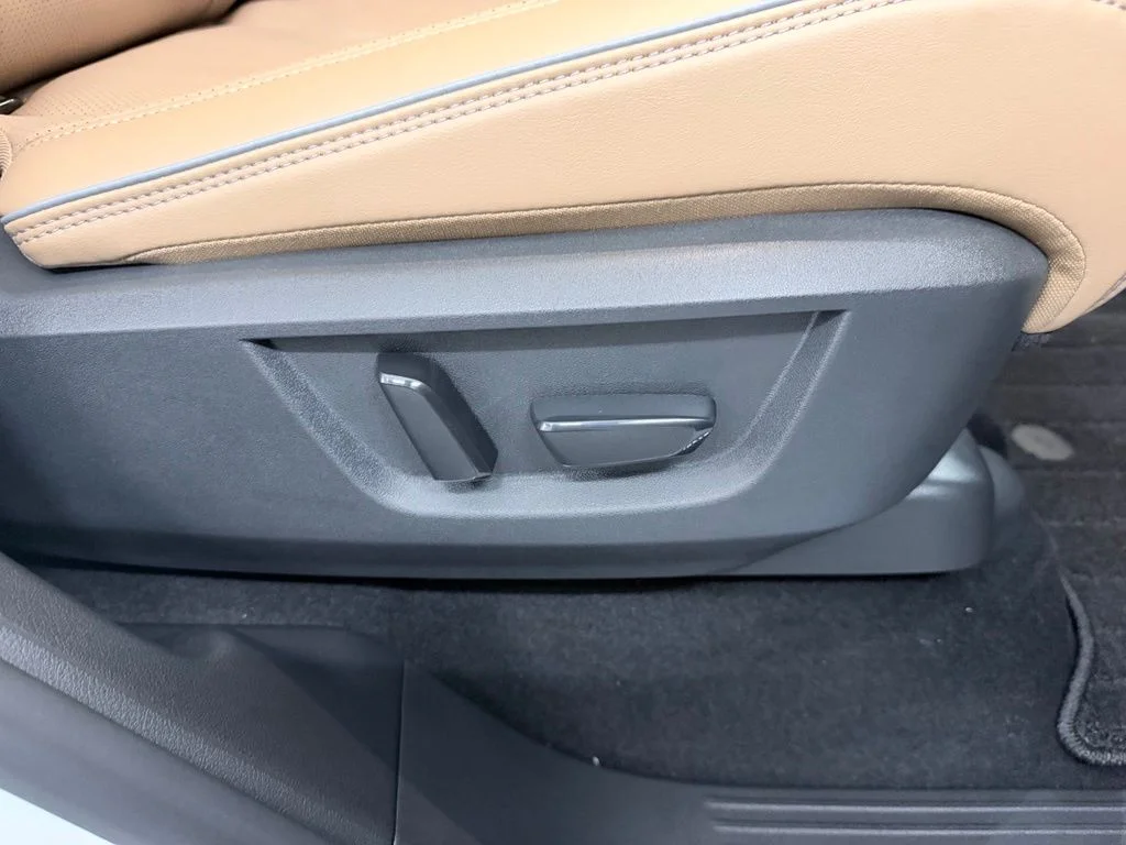 New 2027 RADIANT WHITE INFINITI Luxe 2WD image 43