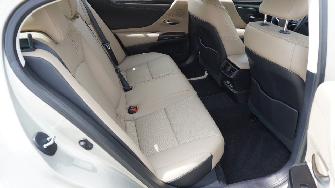 Certified Used 2020 MOONBEAM BEIGE MET Lexus ES 350 image 32