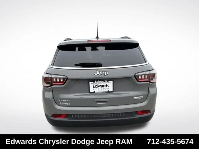 Used 2023 Gray Jeep Latitude image 7