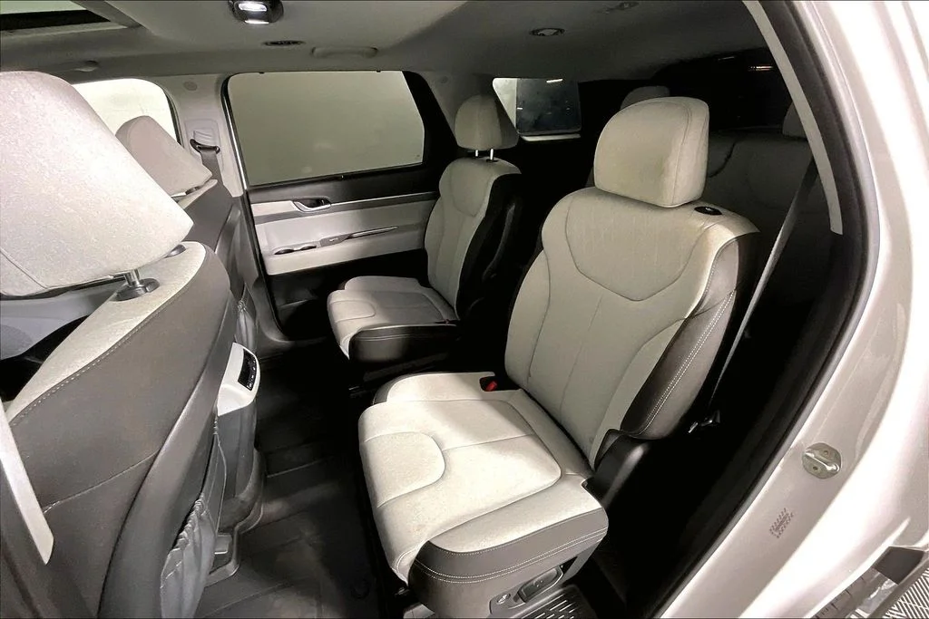 Used 2021 White Hyundai SEL image 25