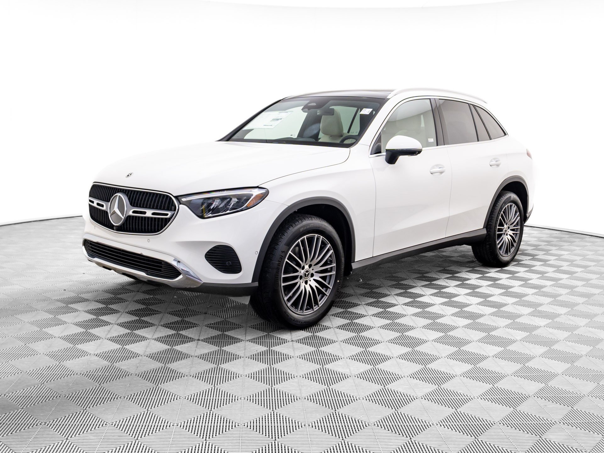 Used 2026 White Mercedes-Benz GLC 300 image 1