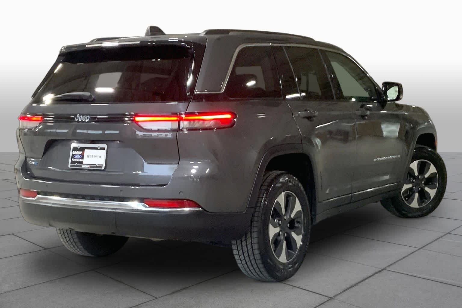 Used 2022 Baltic Gray Metallic Clearcoat Jeep  image 13