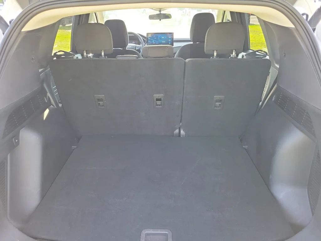 Used 2023 White Ford Active image 10