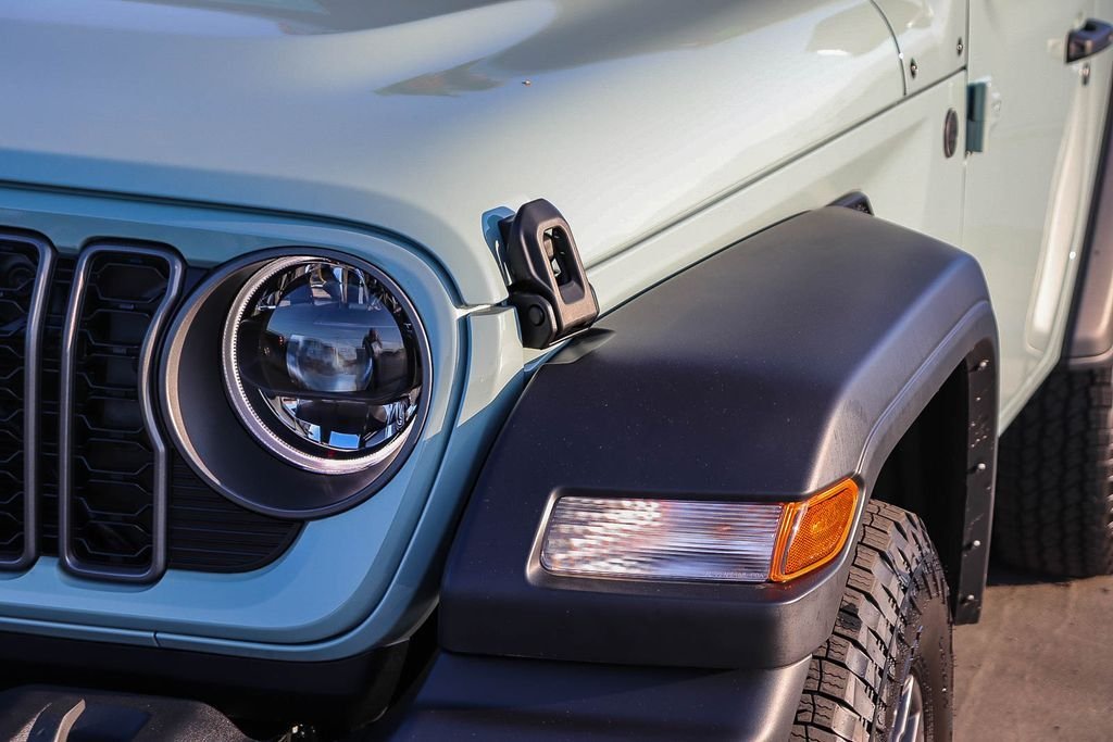 New 2026 Earl Clearcoat Jeep Sport S image 5