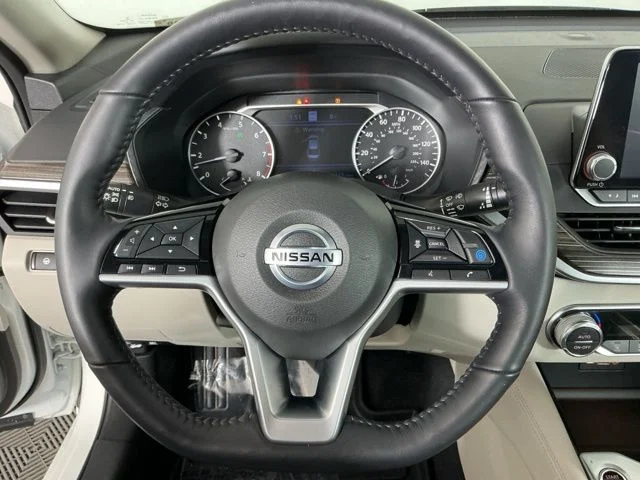 Used 2021  Nissan 2.5 Platinum image 17