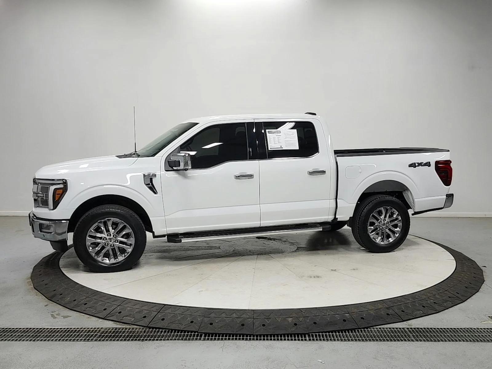 Used 2024 White Ford Lariat image 4