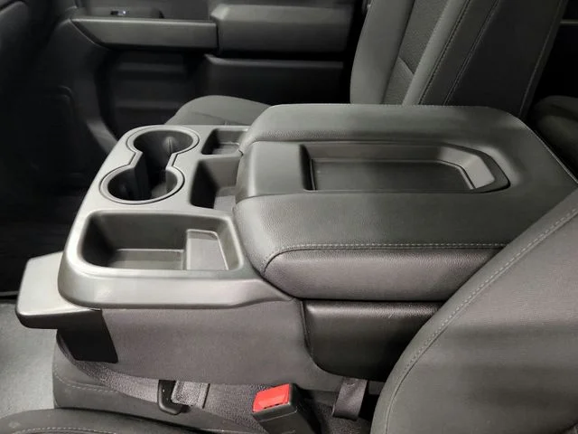 Used 2021 White GMC Base image 30