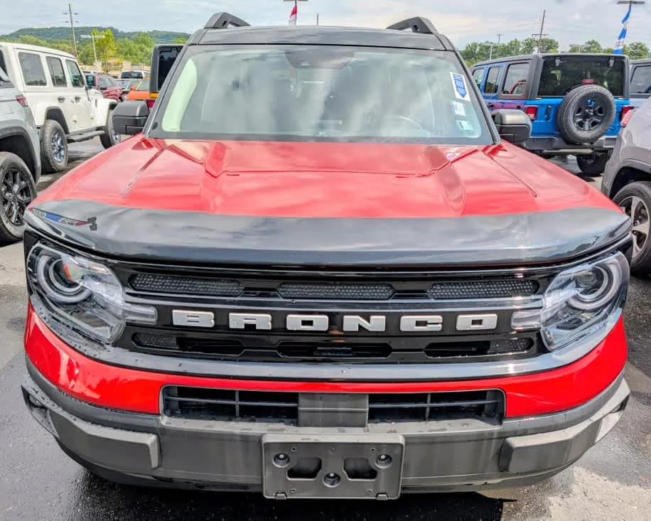 Used 2023 Hot Pepper Red Tinted Clearcoat Ford Outer Banks image 2