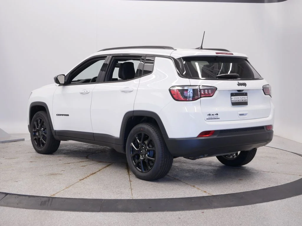 New 2026 Bright White Clearcoat Jeep Latitude image 3
