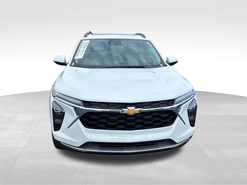 Used 2025 White Chevrolet LT image 8