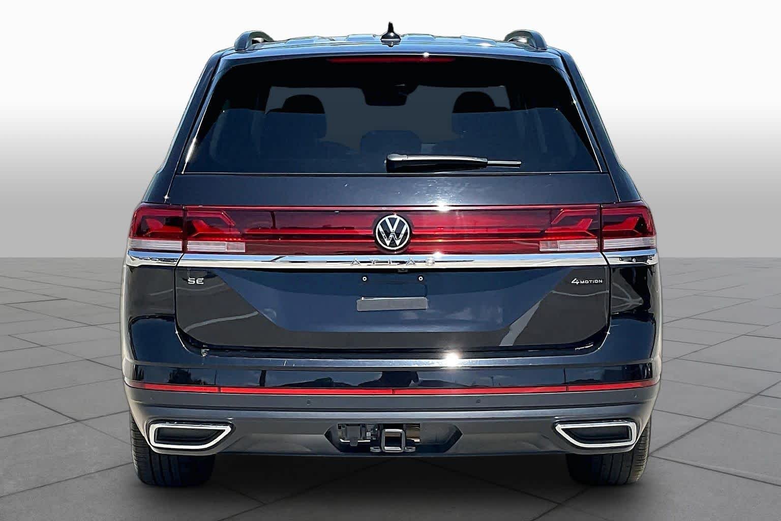 Used 2025 Deep Black Pearl Volkswagen 2.0T SE w/Technology image 5