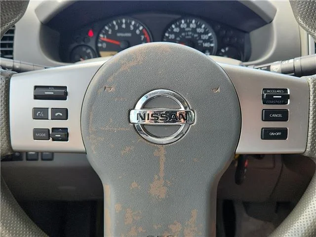 Used 2018 Gray Nissan SV 4x4 Crew Cab 6 ft. box 139.9 in. WB image 20