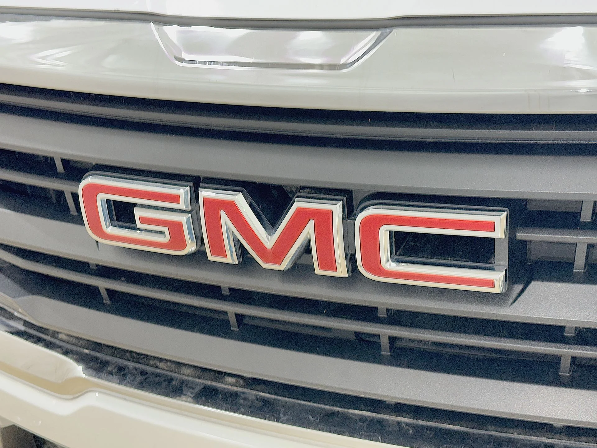 Used 2023 Summit White GMC SLE image 28