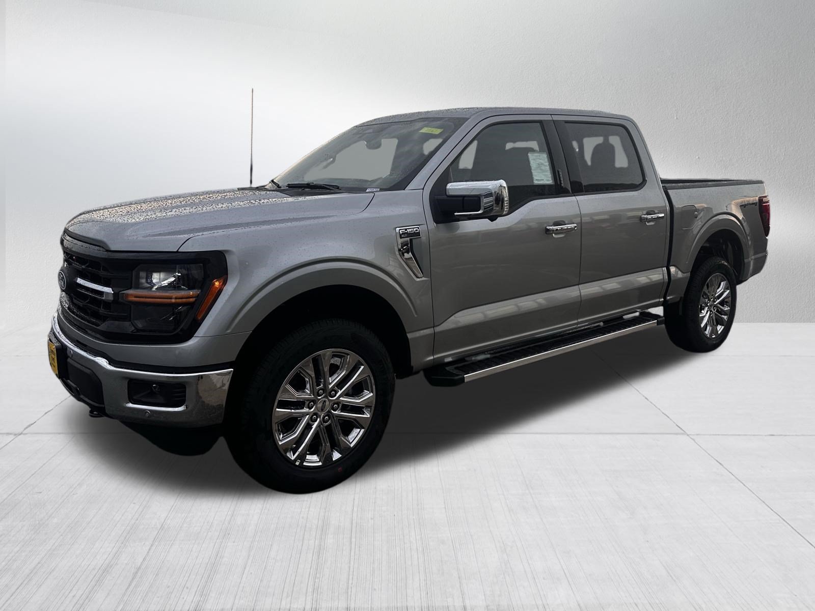 New 2026 Carbonized Gray Metallic Ford XLT image 2