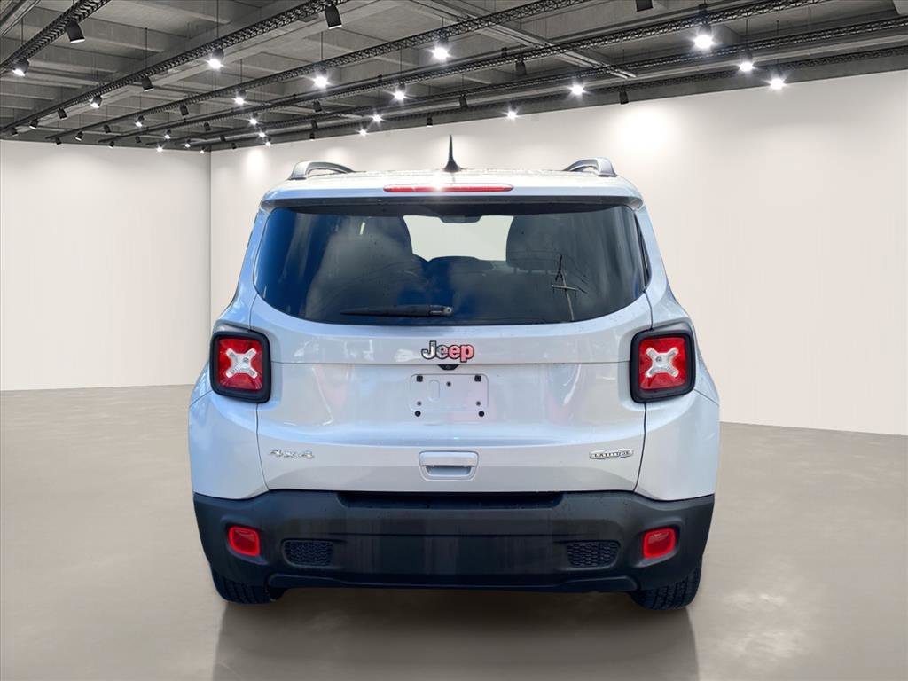 Used 2020 Glacier Metallic Clearcoat Jeep Latitude image 6