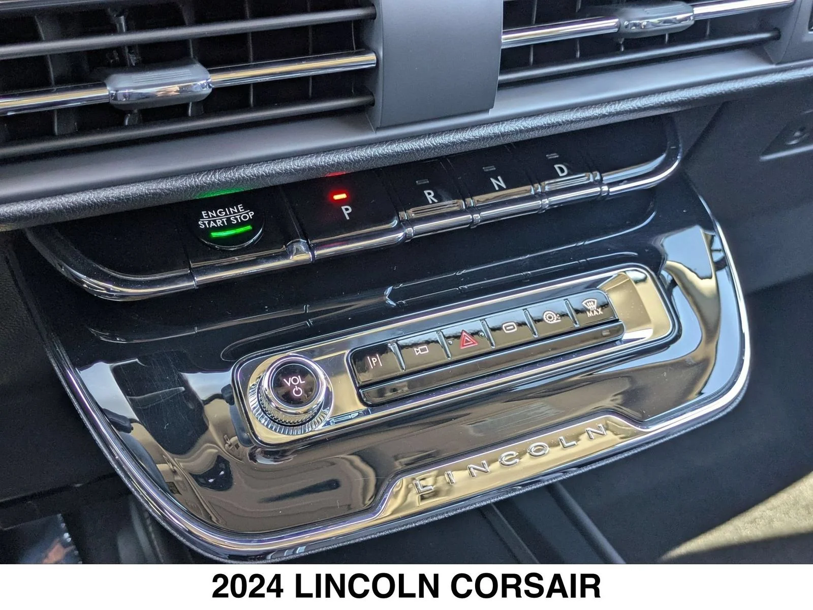 Used 2024 White Lincoln Grand Touring image 18