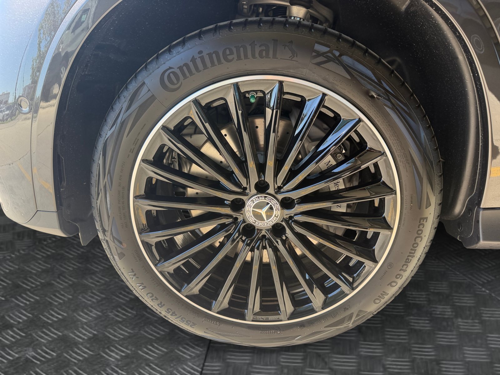 New 2027 Graphite Grey Metallic Mercedes-Benz GLC 300 image 34
