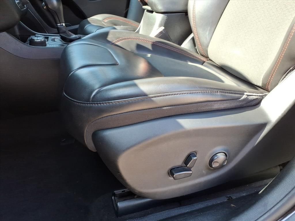 Used 2022 Black Jeep Trailhawk image 18