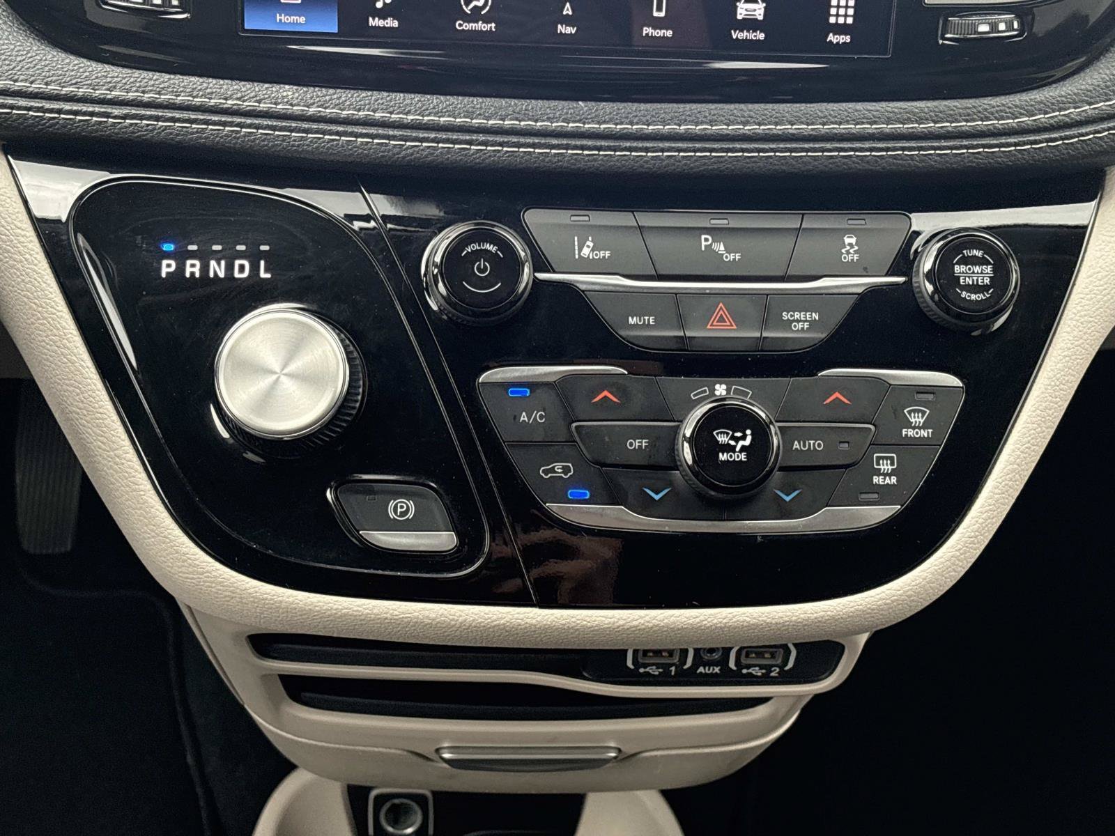 2024 Chrysler Pacifica PHEV Select - Photo 21