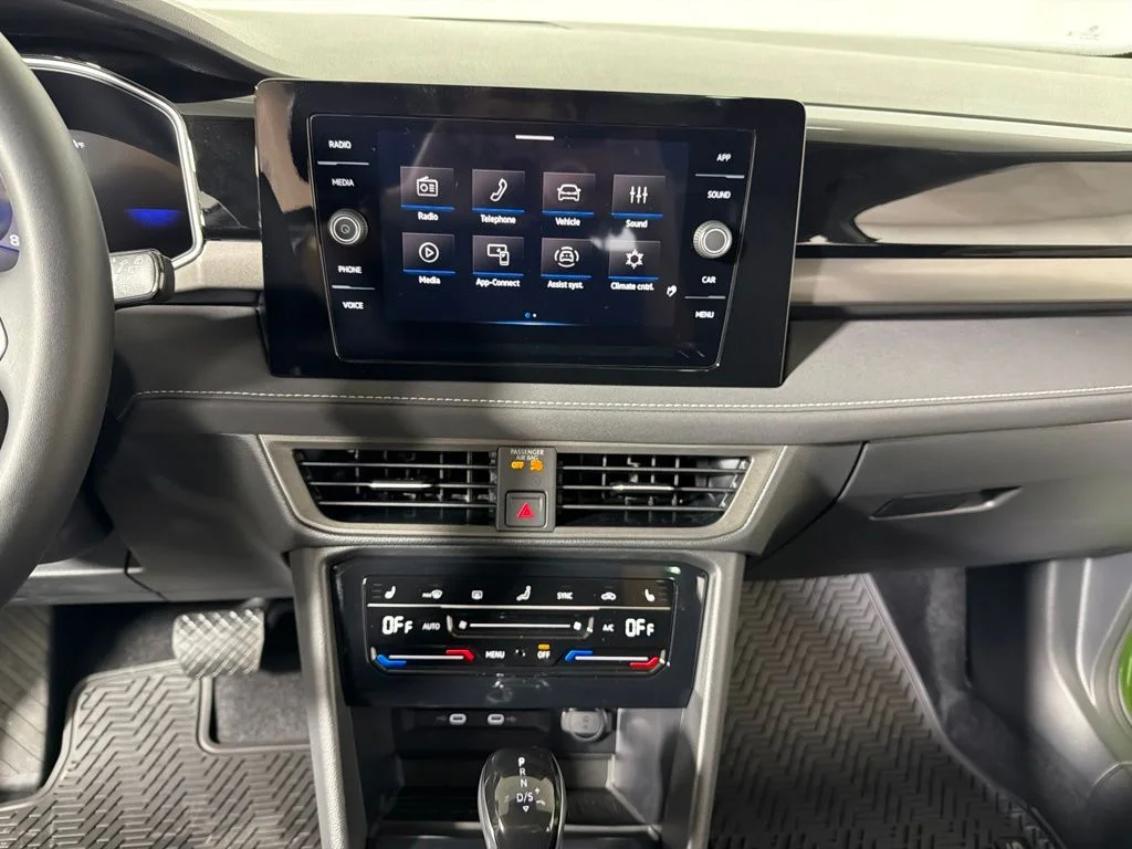 New 2026 Green Volkswagen 1.5T SE Black image 15