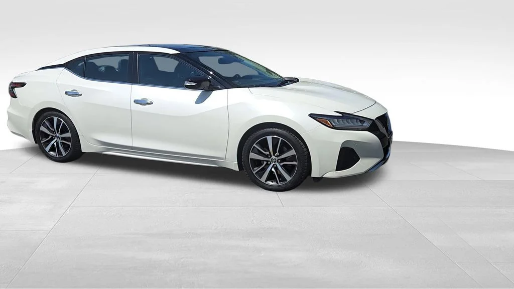 Used 2020 White Nissan 3.5 SL image 2