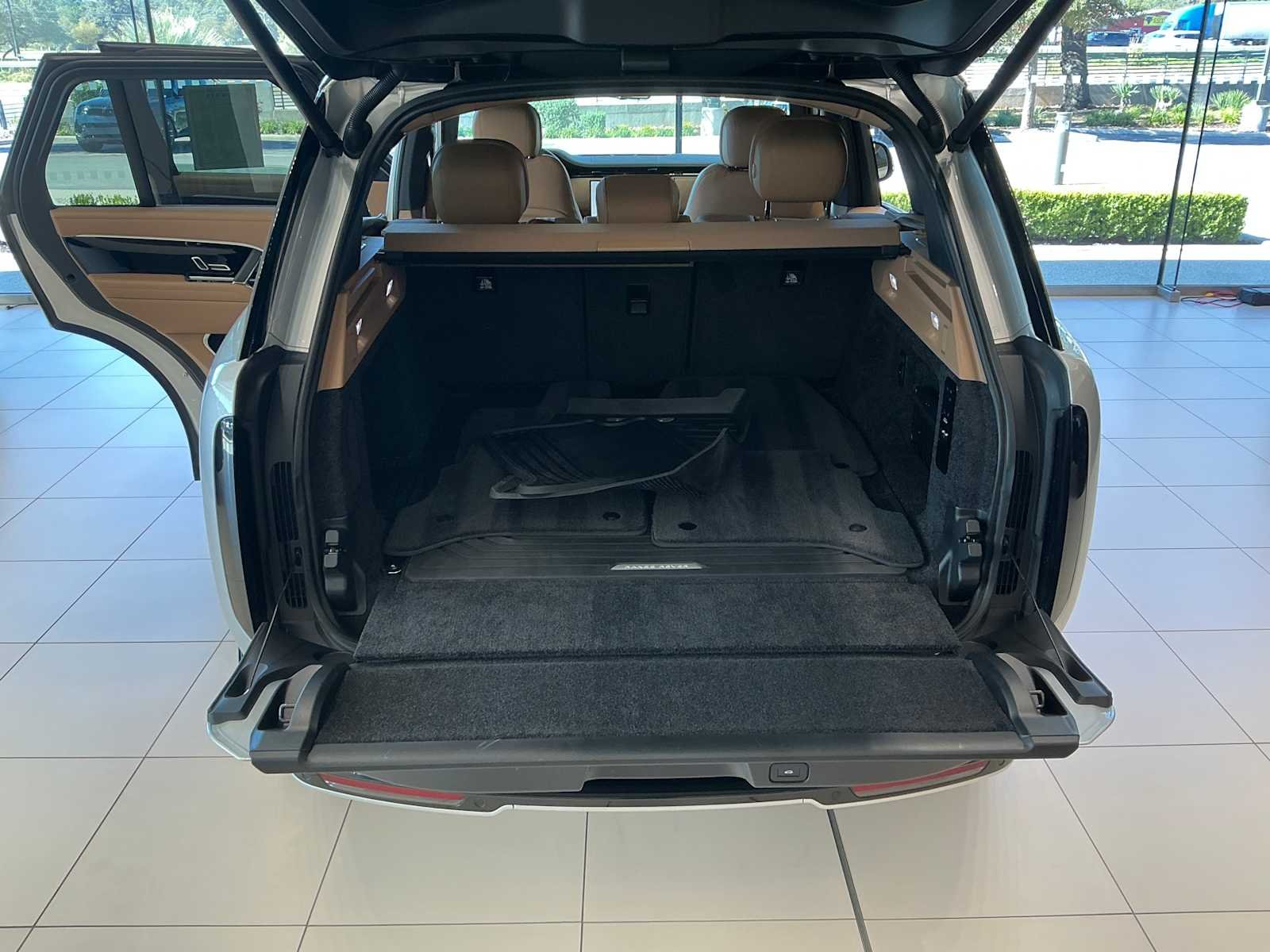 2025 Land Rover Range Rover SE - Photo 18