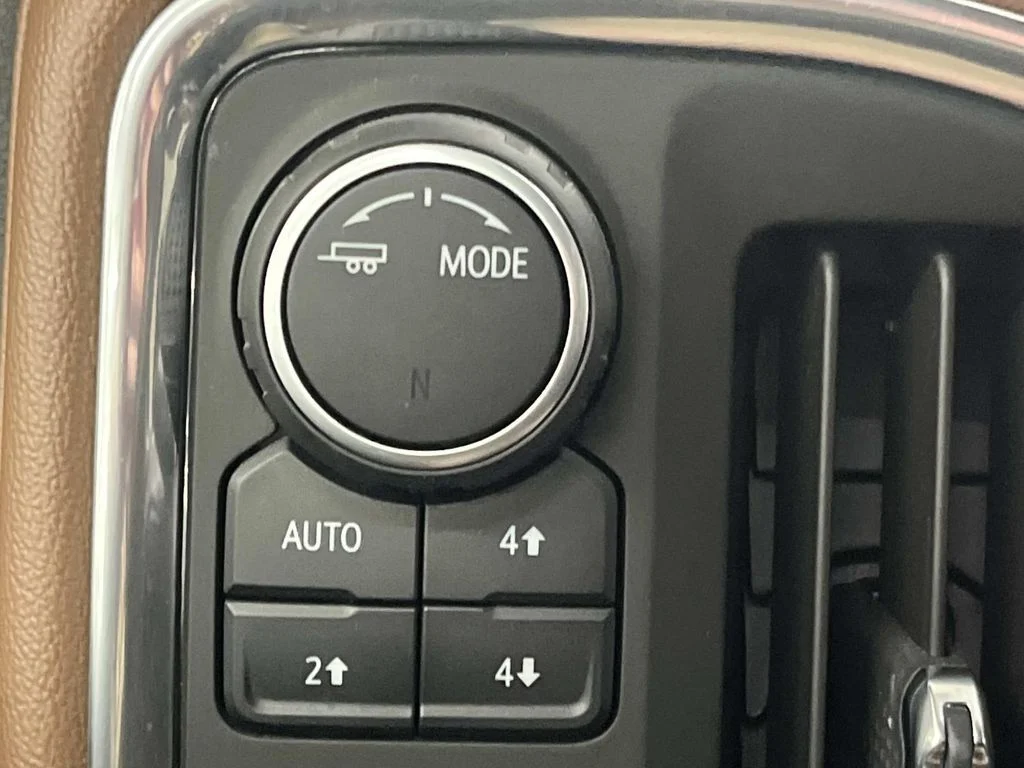 Used 2022 Northsky Blue Metallic Chevrolet High Country image 25