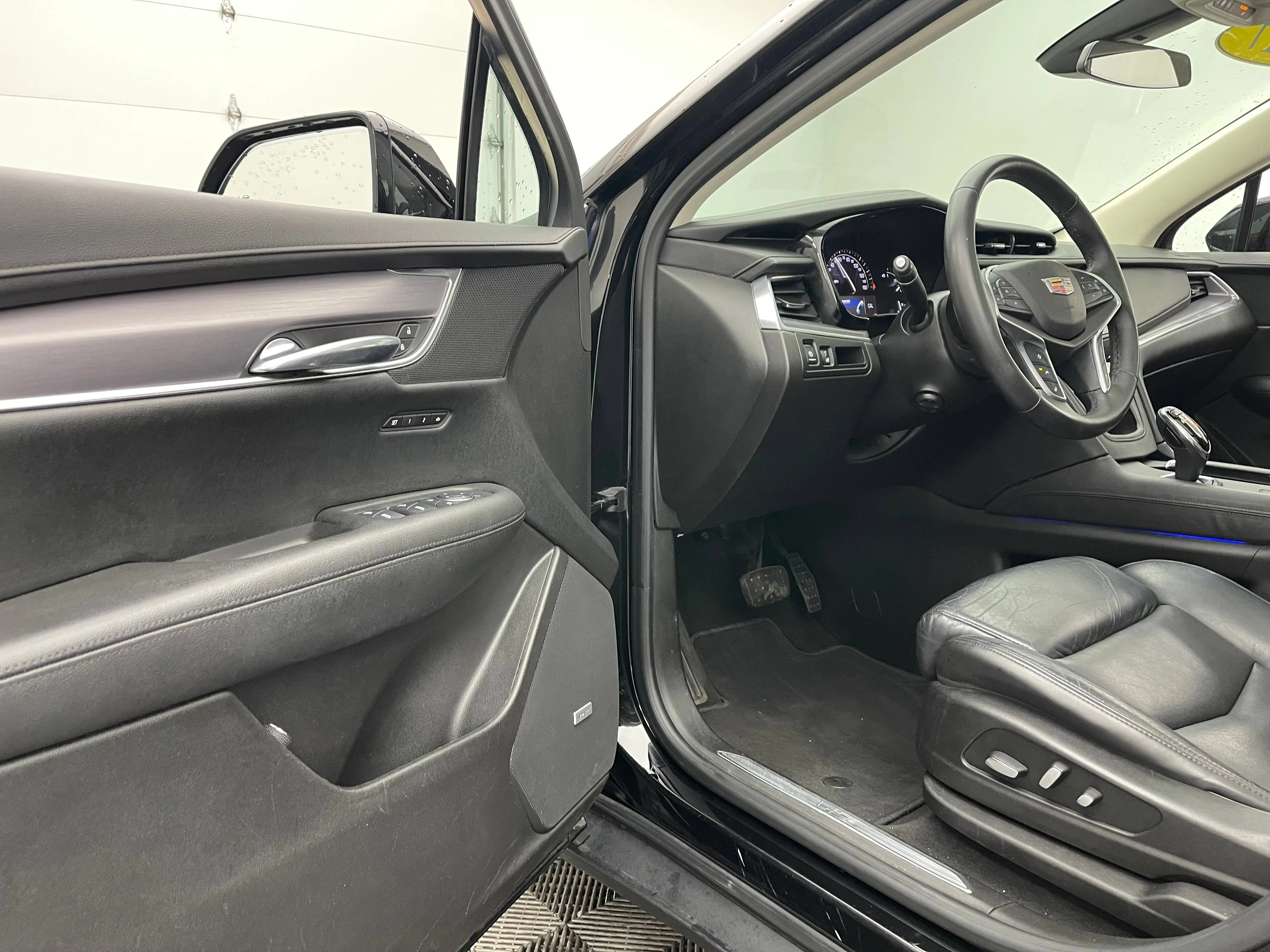 Used 2017 STELLAR BLACK METALLIC Cadillac Luxury AWD image 15