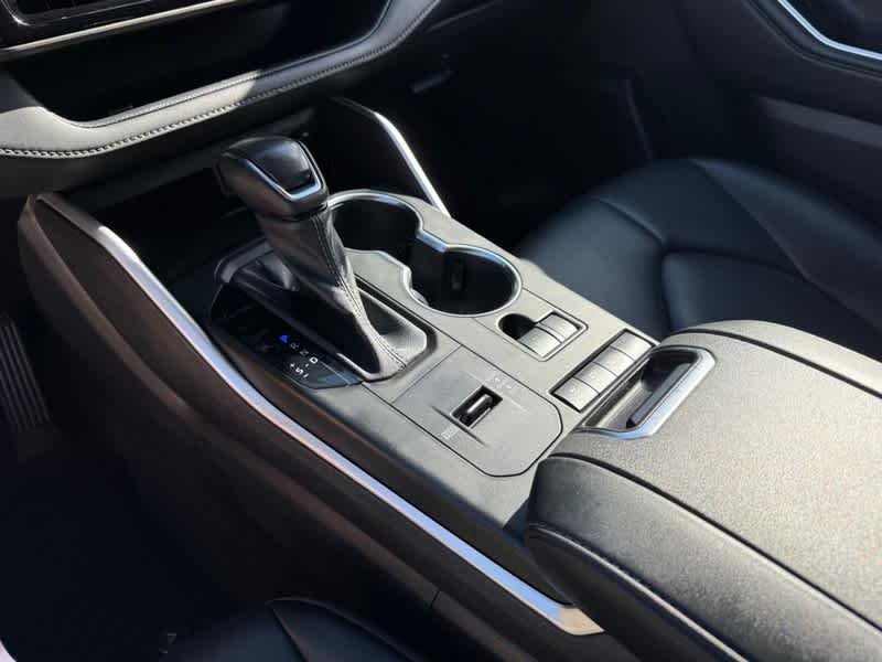 Used 2022 Midnight Black Metallic Toyota Hybrid XLE image 22