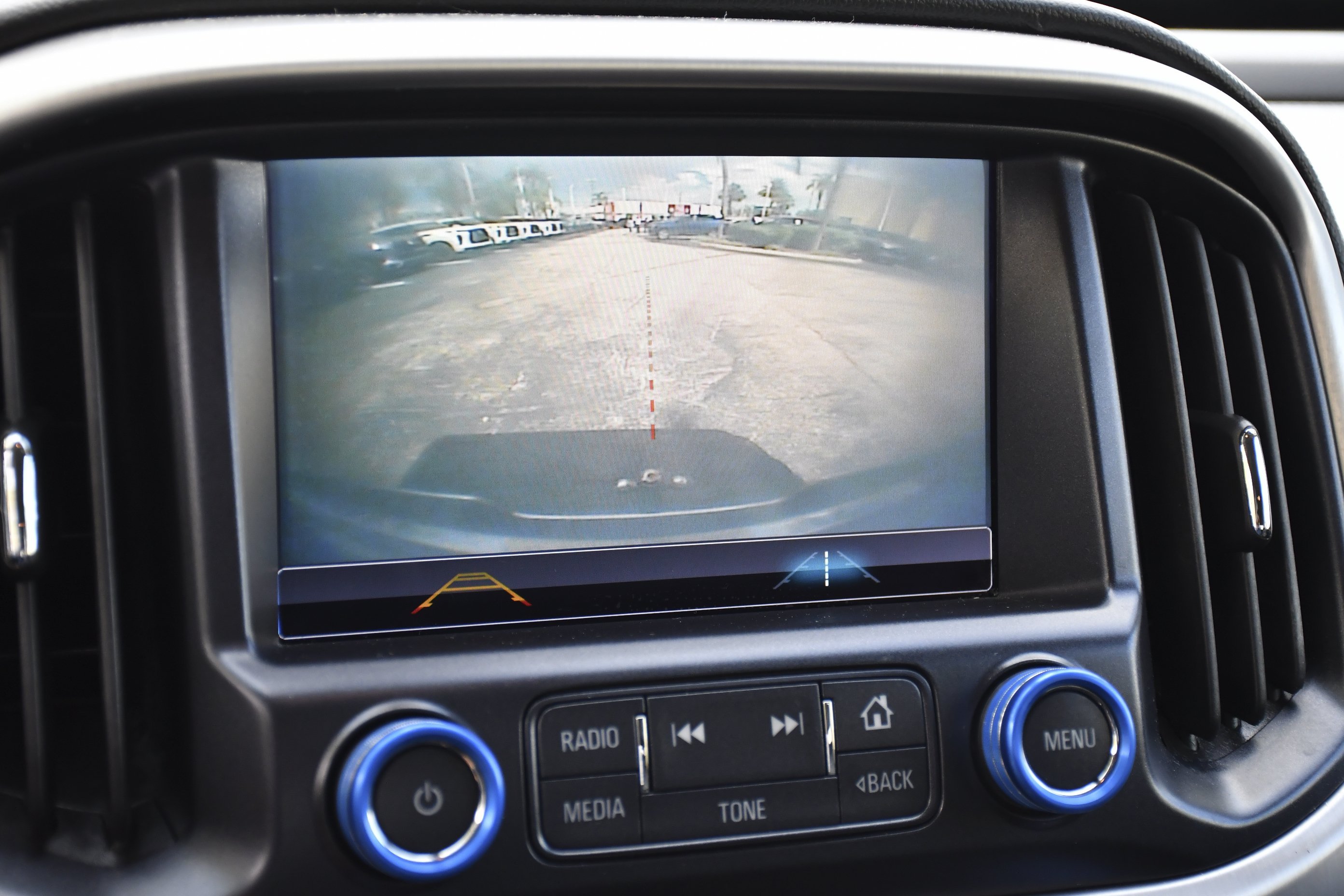 Used 2018 Satin Steel Metallic GMC 2WD SLT image 17