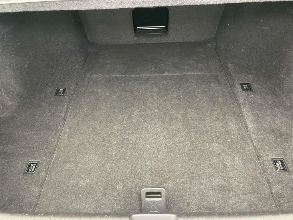 Used 2016 White Acura Base image 17