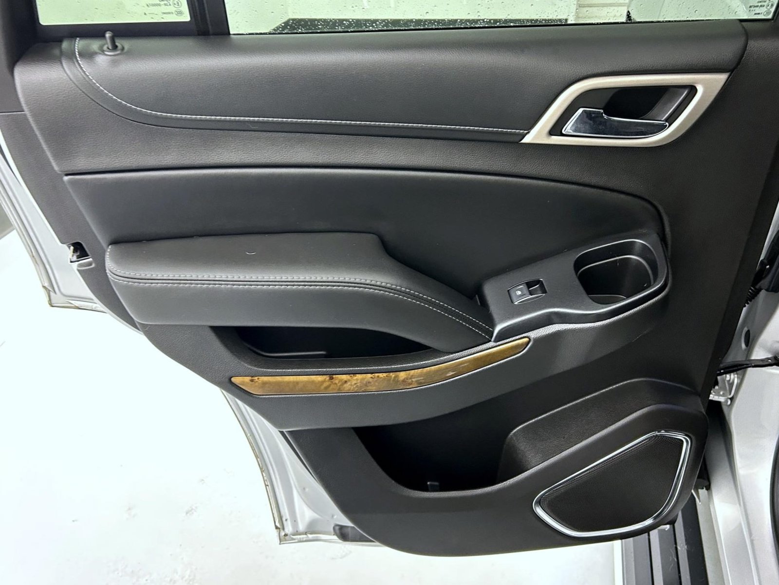 Used 2016 Silver GMC Denali image 23