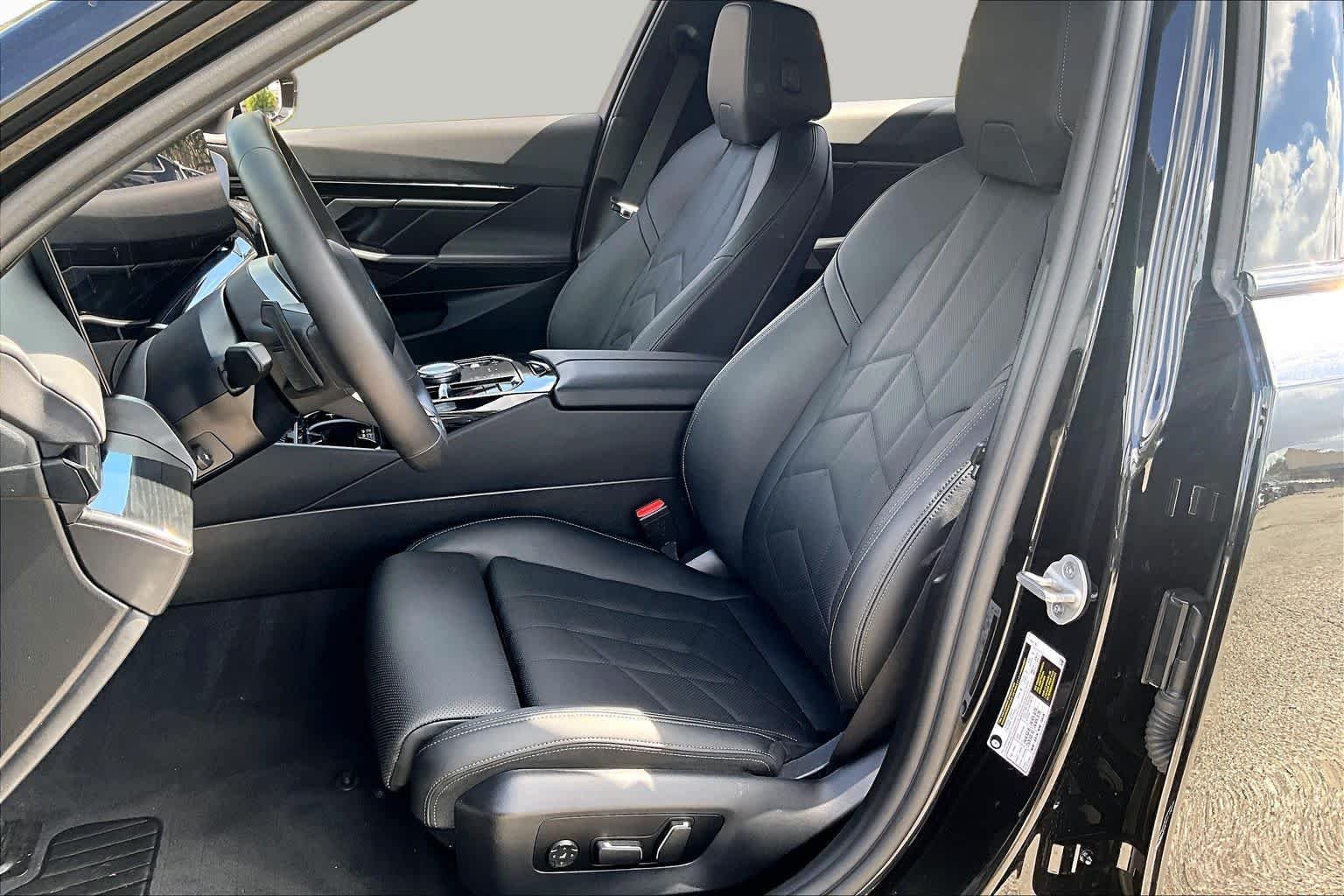 Used 2026 Black Sapphire Metallic BMW 530i image 7