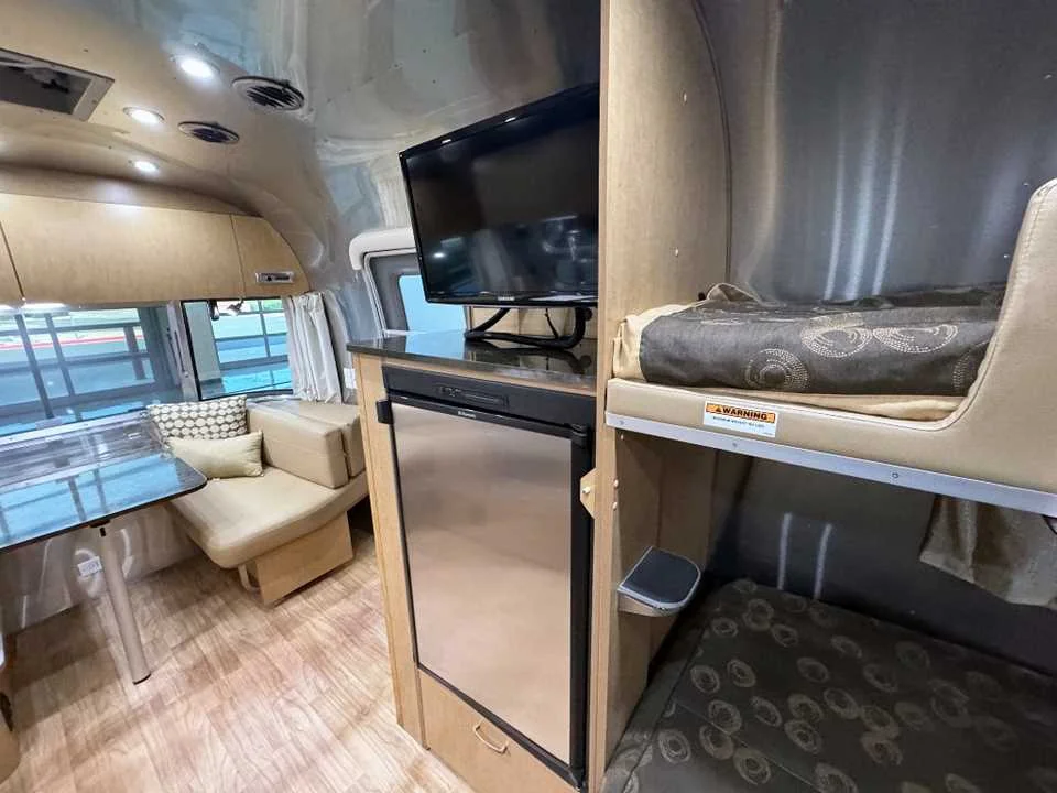 Used 2017 SILVER AIRSTREAM  image 27